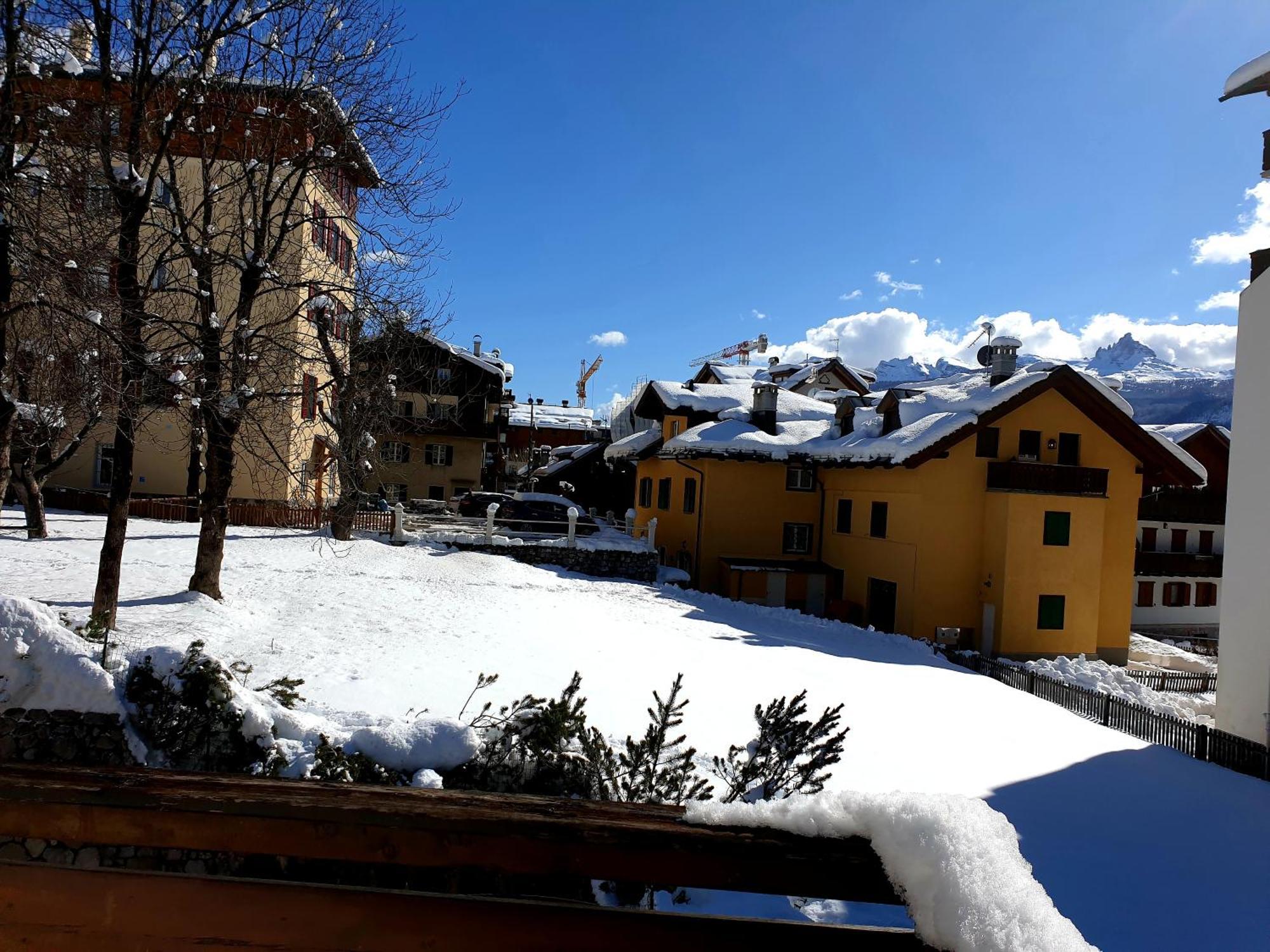 Luminoso Ed Accogliente, Centralissimo Appartamento Indipendente Cortina dʼAmpezzo Eksteriør bilde